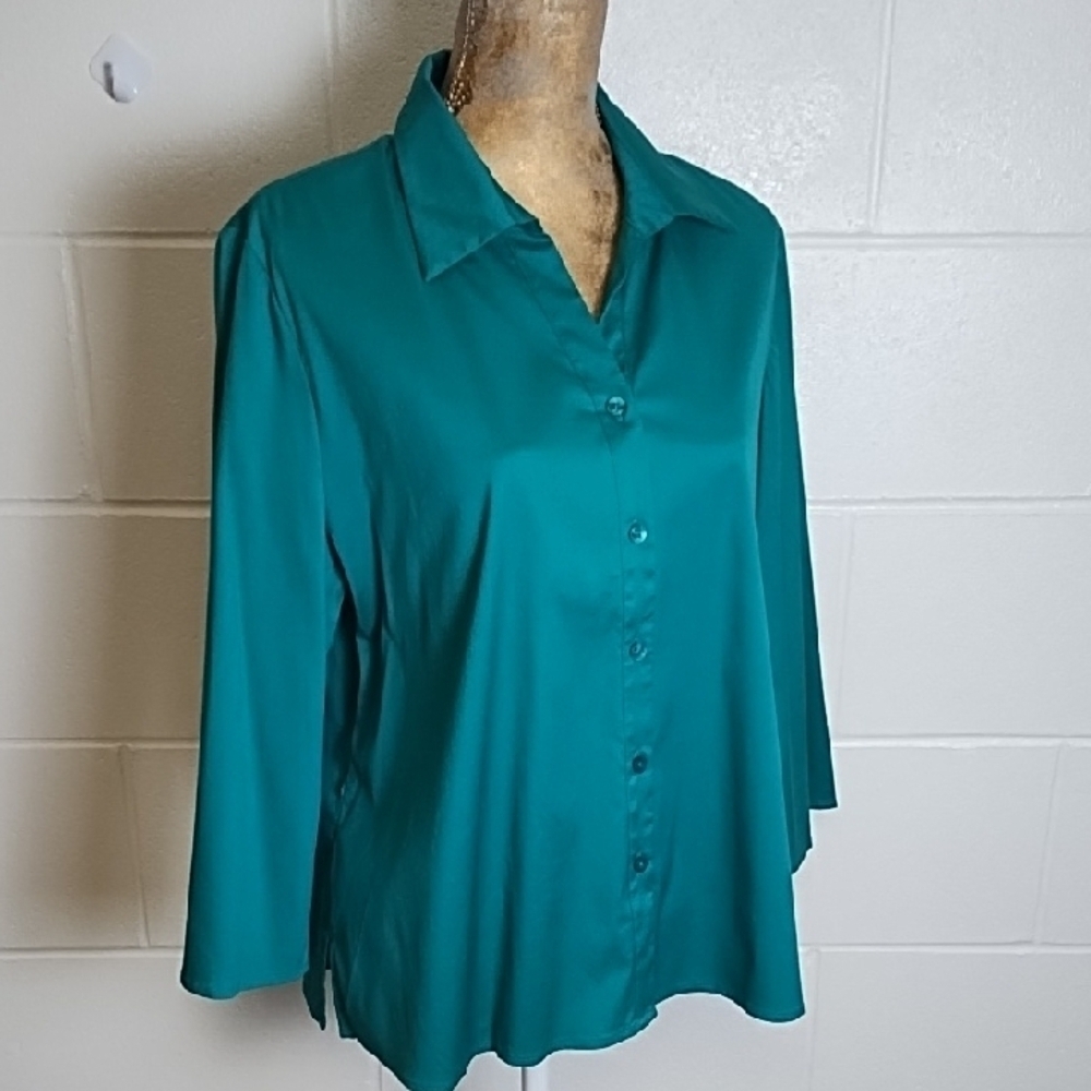 Chico's Relaxed Green Button-Dow Shirt 3/4 Bell Sleeves Very Stretchy Blouse
